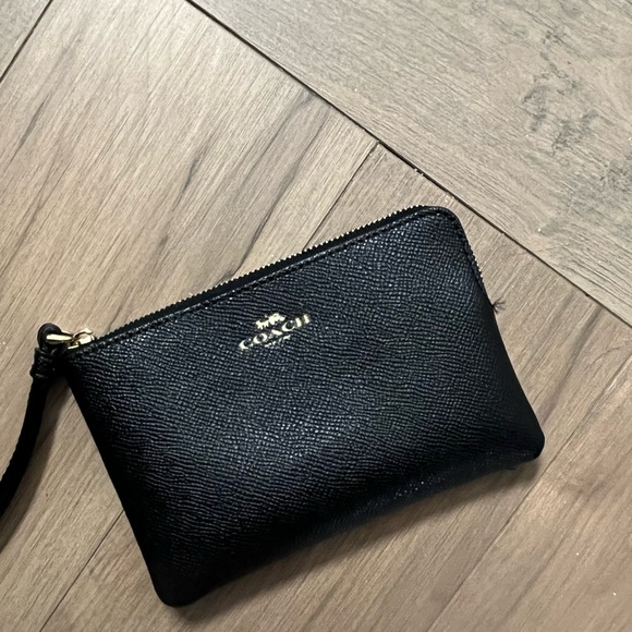Coach Handbags - Coach Zip wristlet